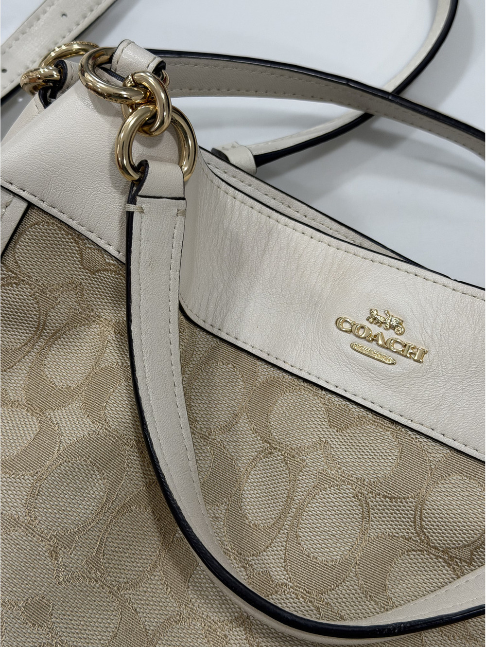 Authentic Coach Lexy signature shoulder bag gently used